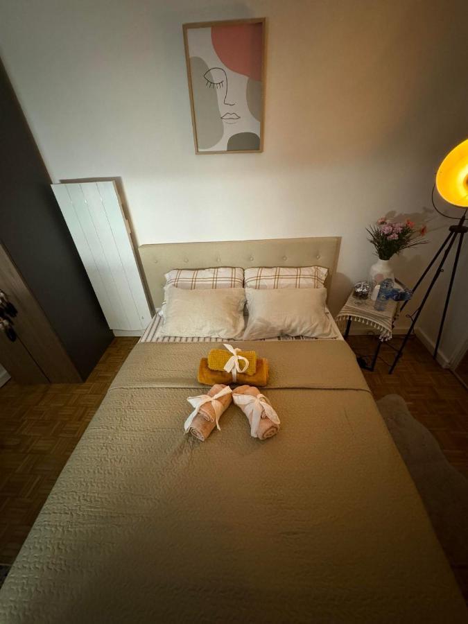 Near Castle Of Versailles Cozy Room With Breakfast And Parking Eksteriør bilde