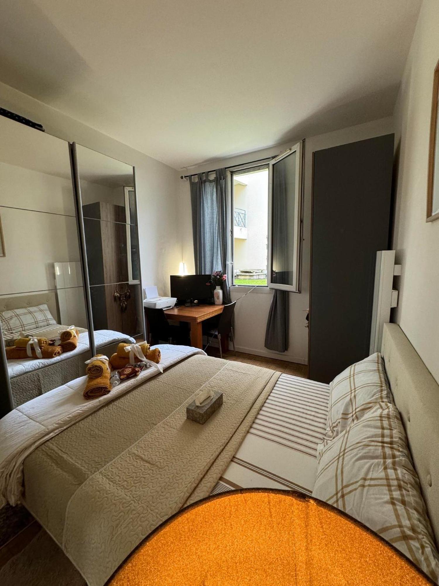 Near Castle Of Versailles Cozy Room With Breakfast And Parking Eksteriør bilde